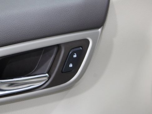 Used 2019 GMC Yukon XL Denali w/ Denali Ultimate Package AWD/4WD image 9