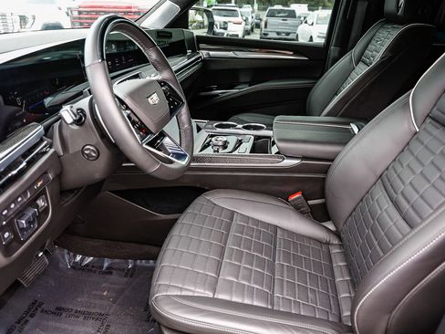 Used 2025 Cadillac Escalade ESV V AWD/4WD image 21