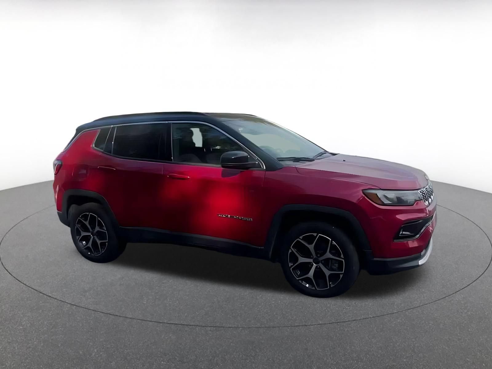 Used 2025 Jeep Compass Limited AWD/4WD image 2