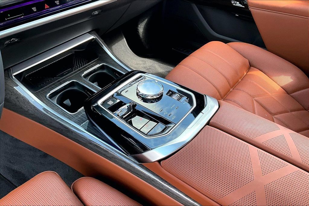 Used 2026 BMW 760i xDrive w/ Executive Package AWD/4WD image 15