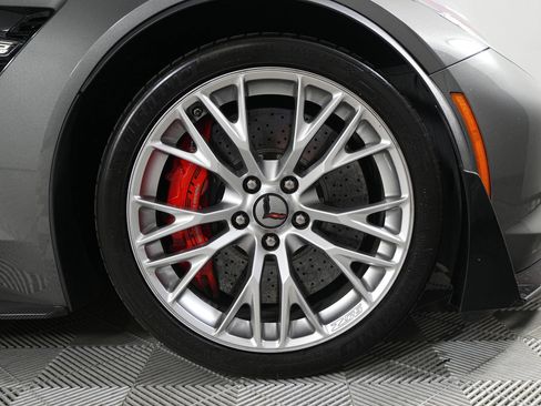 Used 2016 Chevrolet Corvette Z06 w/ 3LZ Preferred Equipment Group RWD image 4