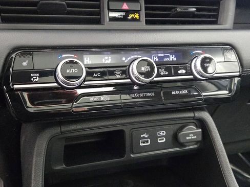 Used 2025 Honda Pilot Touring image 34