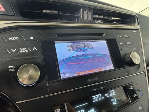 Used 2013 Toyota Avalon Limited image 18