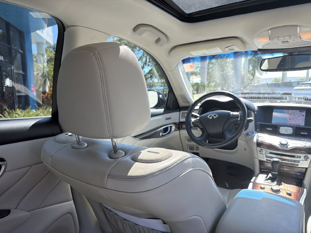 Used 2015 INFINITI Q70 L 3.7 w/ Deluxe Touring Package RWD image 17