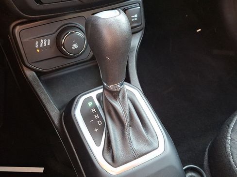 Used 2023 Jeep Renegade Latitude AWD/4WD image 14
