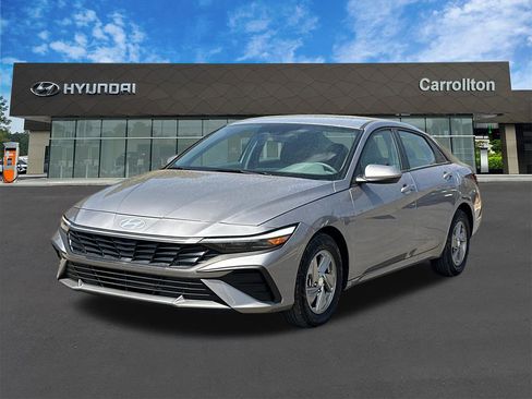 Used 2025 Hyundai Elantra SE FWD image 1