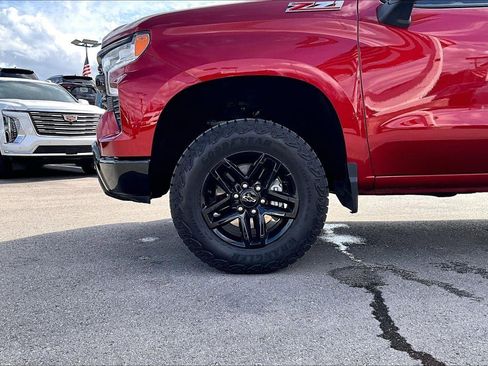 Used 2025 Chevrolet Silverado 1500 LT Trail Boss w/ Convenience Package II image 9