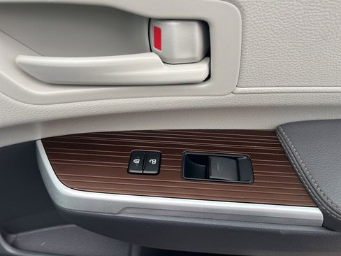 Used 2021 Toyota Sienna LE image 11