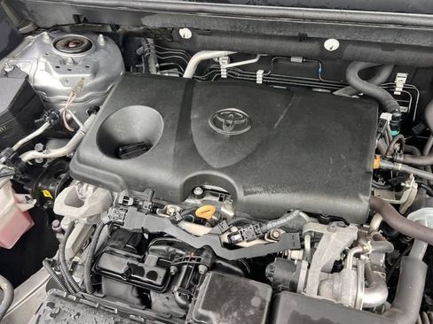Used 2021 Toyota RAV4 XLE FWD image 31