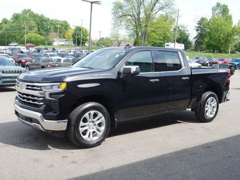 Used 2025 Chevrolet Silverado 1500 LTZ AWD/4WD image 9