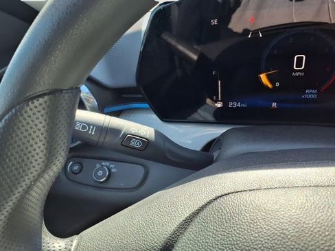 Used 2025 Chevrolet Trax LT FWD image 24