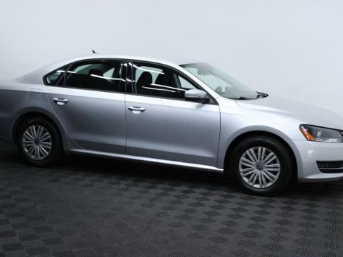 Used 2014 Volkswagen Passat 1.8T S image 3