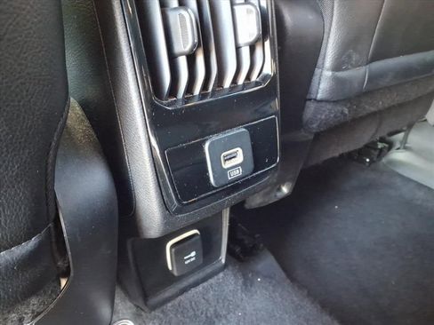 Used 2023 Jeep Compass Limited image 15