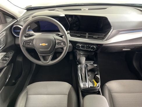 Certified 2025 Chevrolet Trax LT image 5