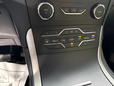 Used 2020 Ford Edge SEL FWD image 16