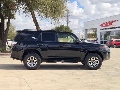 Used 2022 Toyota 4Runner TRD Off-Road image 2