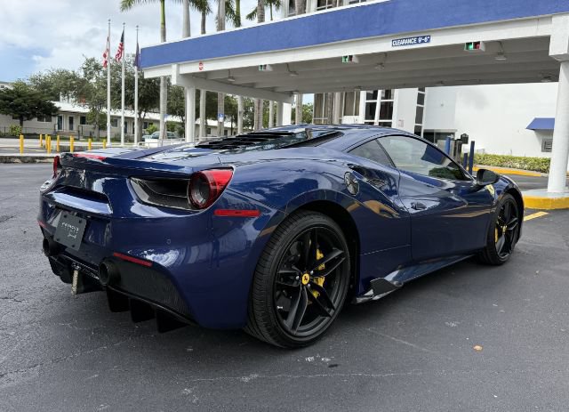 Used 2016 Ferrari 488 GTB RWD image 6