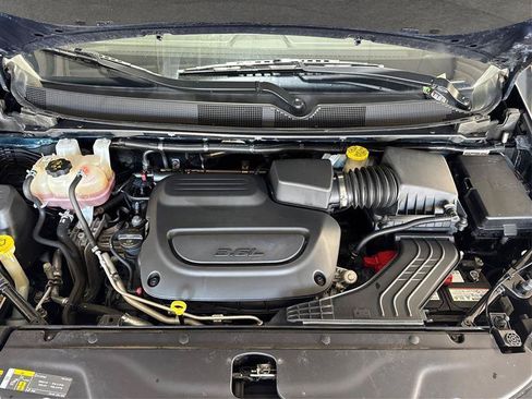 Used 2024 Chrysler Pacifica Touring-L FWD image 22