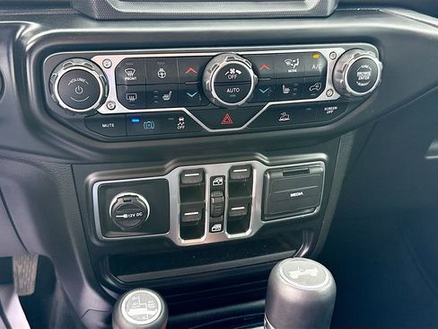 Used 2023 Jeep Wrangler Unlimited Sahara w/ Cold Weather Group image 17