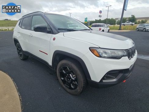 Used 2024 Jeep Compass Trailhawk image 3