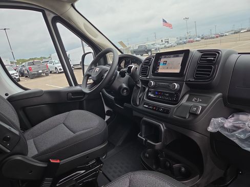 Used 2025 RAM ProMaster 2500 w/ Storage Group image 6