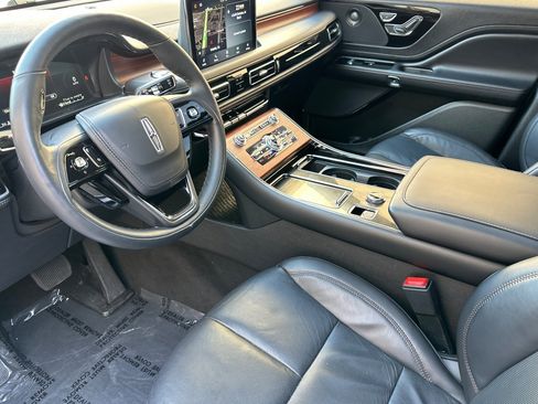 Used 2023 Lincoln Aviator Reserve w/ Equipment Group 201A image 8