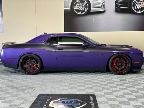 Used 2016 Dodge Challenger SRT Hellcat RWD image 3