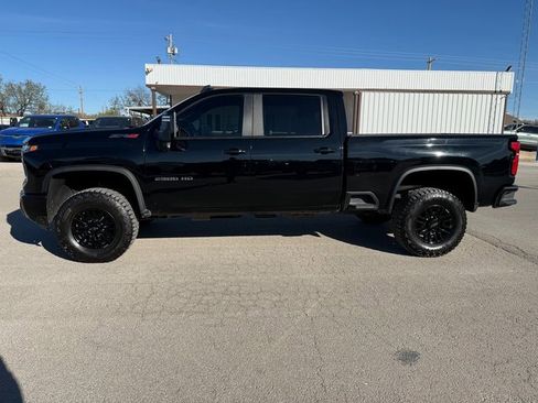 Used 2025 Chevrolet Silverado 2500 ZR2 image 2