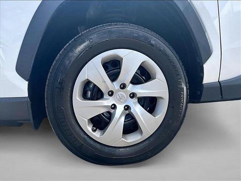 Used 2023 Toyota RAV4 LE AWD/4WD image 10