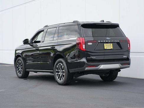 Used 2025 Ford Expedition Platinum AWD/4WD image 5