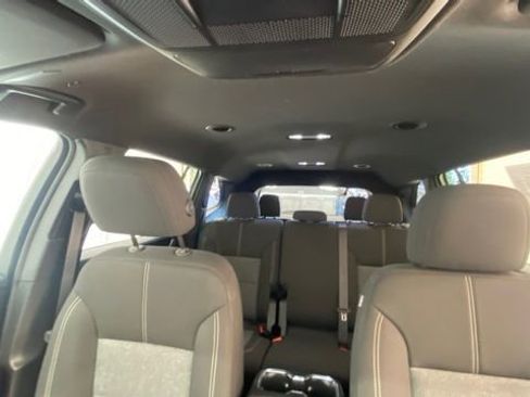 Used 2025 GMC Acadia Elevation image 32