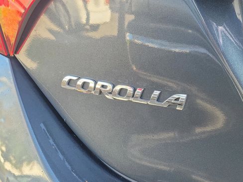 Used 2015 Toyota Corolla LE image 32