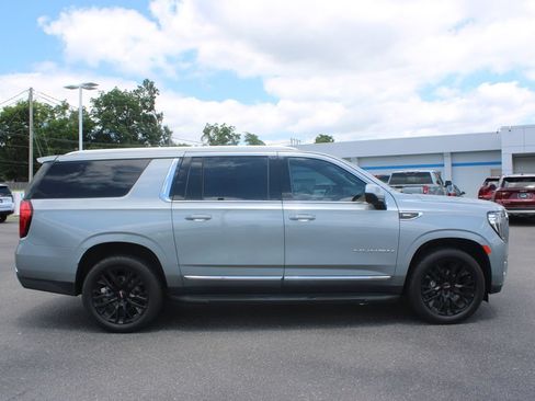 Used 2023 GMC Yukon XL SLT AWD/4WD image 11