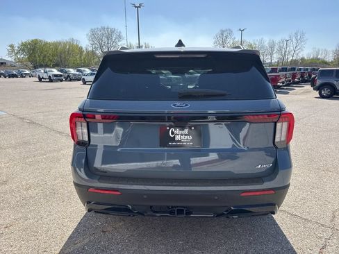 New 2026 Ford Explorer ST-Line w/ ST-Line Street Pack AWD/4WD image 3
