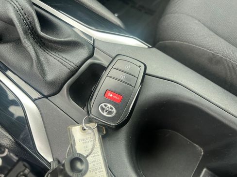 Used 2025 Toyota Corolla Cross LE image 22