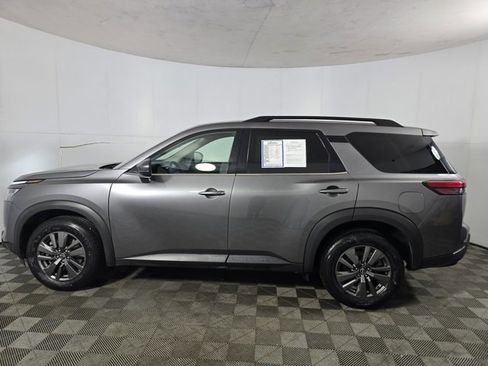 Used 2024 Nissan Pathfinder SV image 7