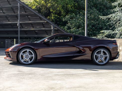 Used 2022 Chevrolet Corvette Stingray Preferred Cpe w/ Engine Appearance Package RWD image 2