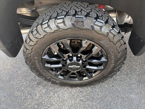 Used 2025 Chevrolet Silverado 2500 LT w/ Trail Boss Package AWD/4WD image 31