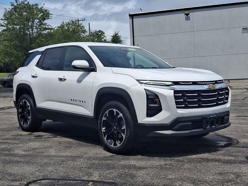 Used 2025 Chevrolet Equinox LT AWD/4WD image 1