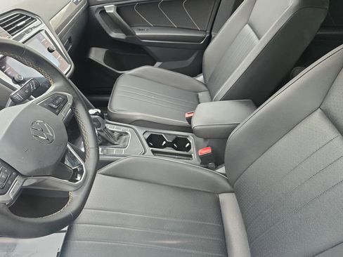 Used 2022 Volkswagen Tiguan SE image 13