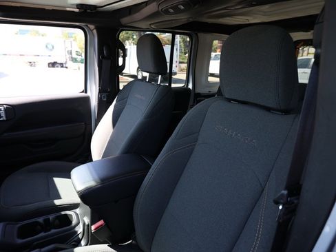 Used 2024 Jeep Wrangler Sahara image 15