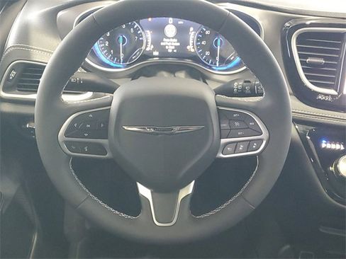 New 2025 Chrysler Pacifica Select image 13