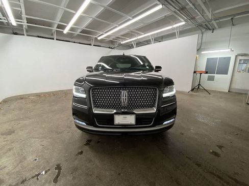 Used 2024 Lincoln Navigator L Premiere image 9