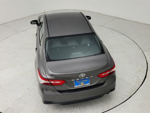 Used 2018 Toyota Camry LE image 36