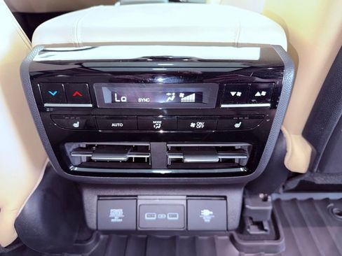 Used 2023 Acura MDX SH-AWD w/ Advance Package image 17