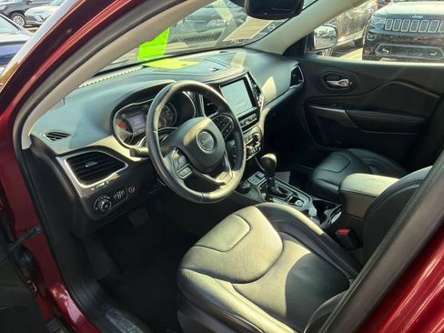 Used 2019 Jeep Cherokee Limited w/ Luxury Group AWD/4WD image 9