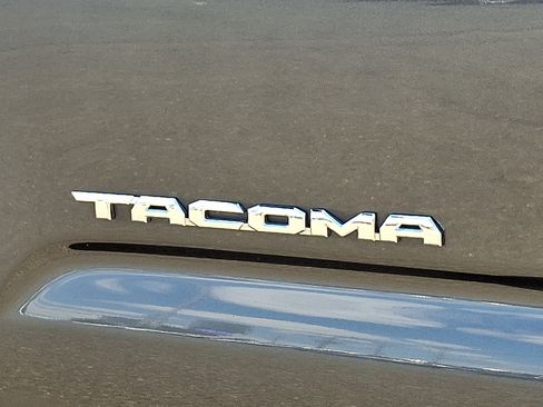 Used 2023 Toyota Tacoma TRD Sport AWD/4WD image 31