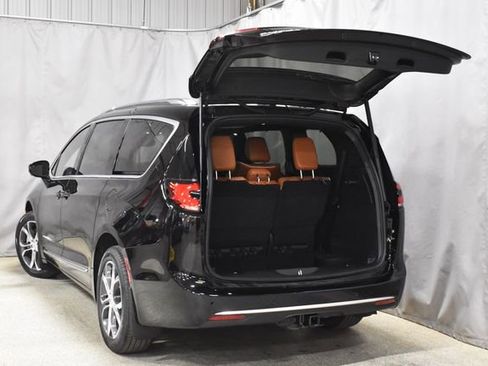 New 2026 Chrysler Pacifica Pinnacle w/ Trailer Tow Group image 35