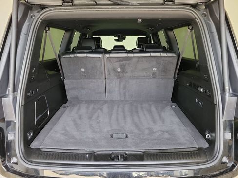 Used 2024 Jeep Wagoneer L Series II w/ Flexible Seating Group AWD/4WD image 10