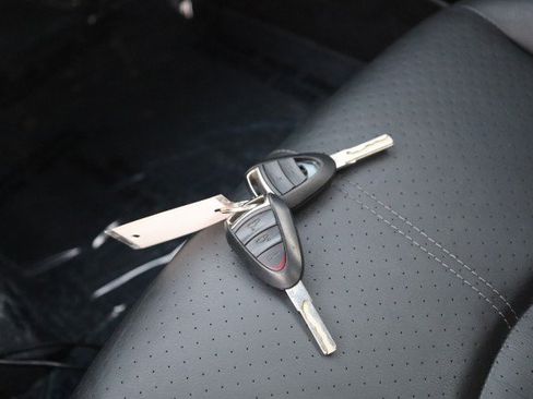 Used 2010 Porsche Cayman S RWD image 39